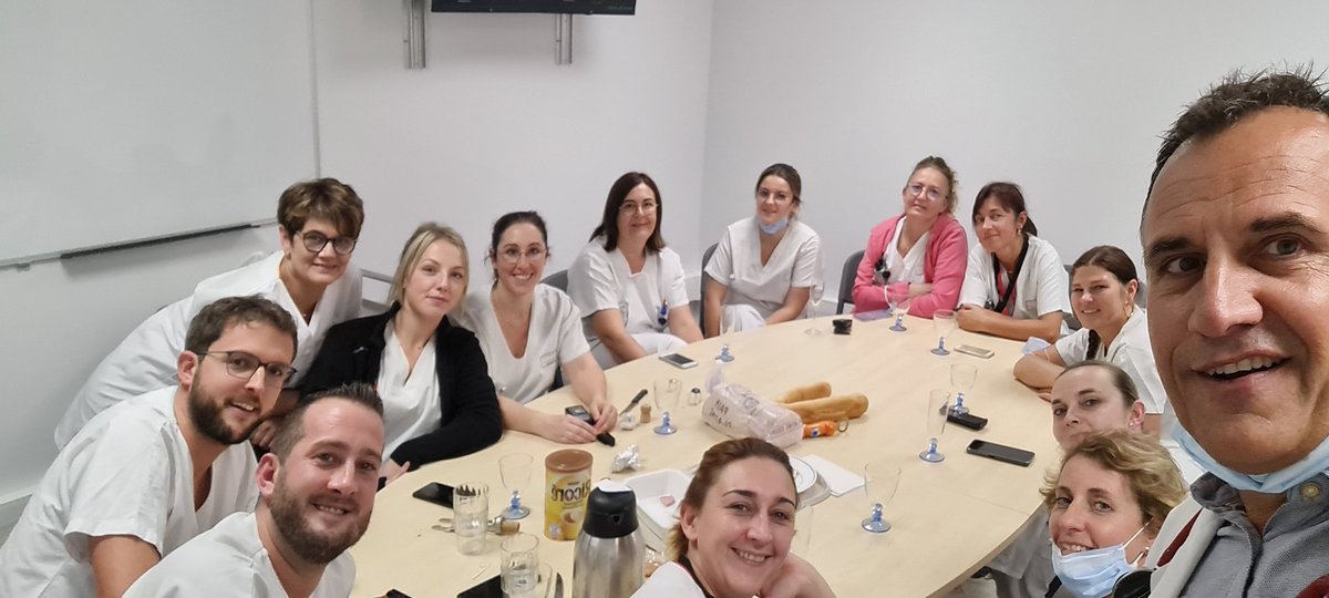 Leleuolivier80's tweet photo. Après une visite du nouveau service des Urgences @ch_abbeville qui a ouvert aujourd'hui par @0_kfoury PCME, j'assure avec émotion la 1ère garde du nouveau service de Réanimation et Soins Continus 1/2 https://t.co/IGjqf1Gxld