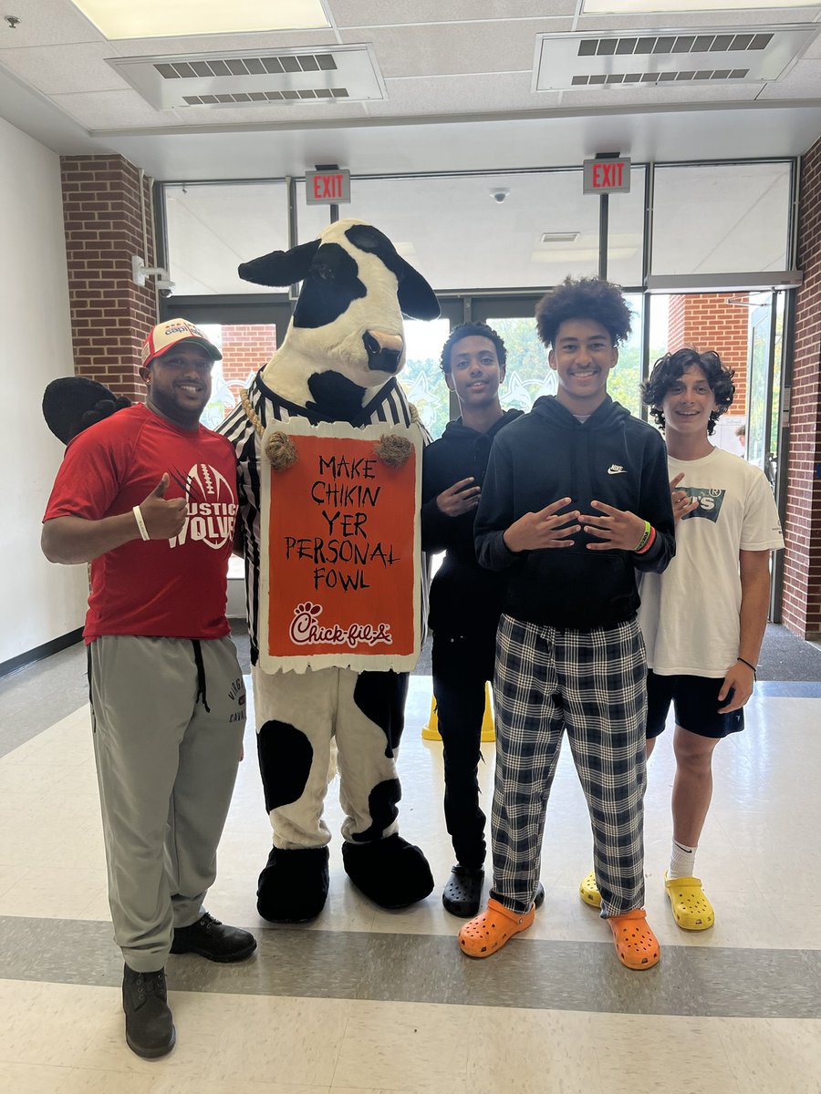 Coach_Namen's tweet photo. Eat More Chicken!! Go support @JusticeWolvesFB this week at @ChickfilA seven corners for fundraiser vs Falls Church. Proceeds goes to our school. #BeatFC #BellGame🔔🔔 https://t.co/hOw5QV1M1k