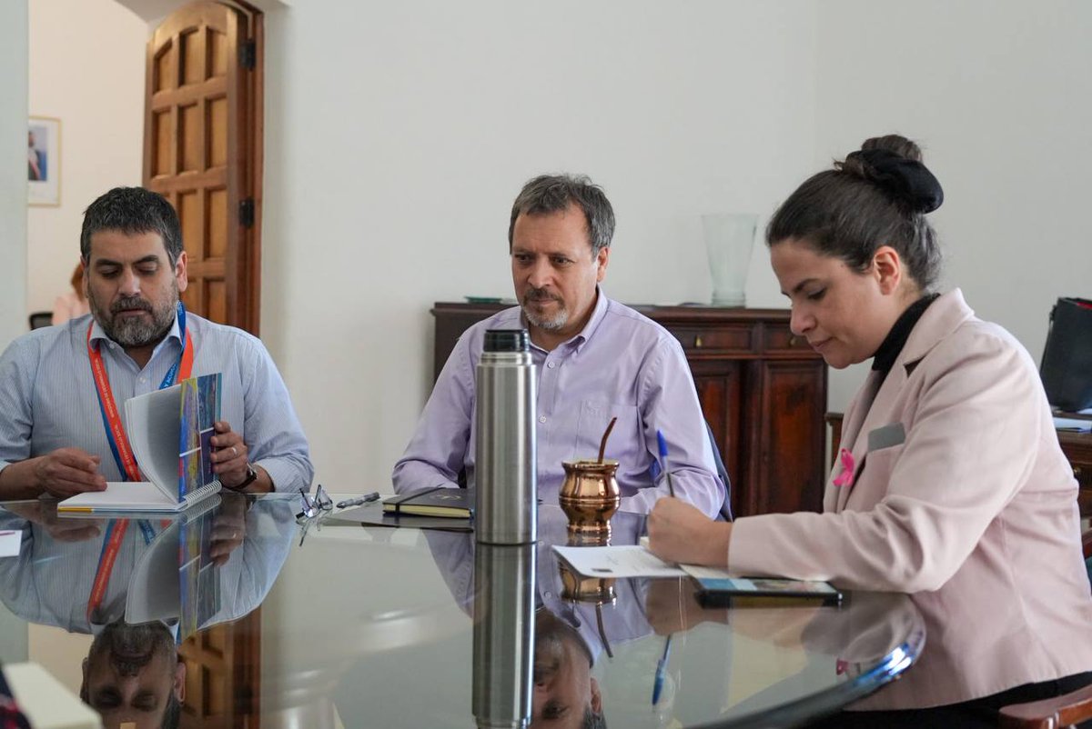 👉🏽 Ministra @totiorellanag se reunió con subsecretario @SubpescaCL @julio_salas para revisar y coordinar👇🏽 📌implementación de la ley de equidad de género en la pesca artesanal🤝🏽 📌funcionamiento de las mesas regionales de mujer y pesca ✅️