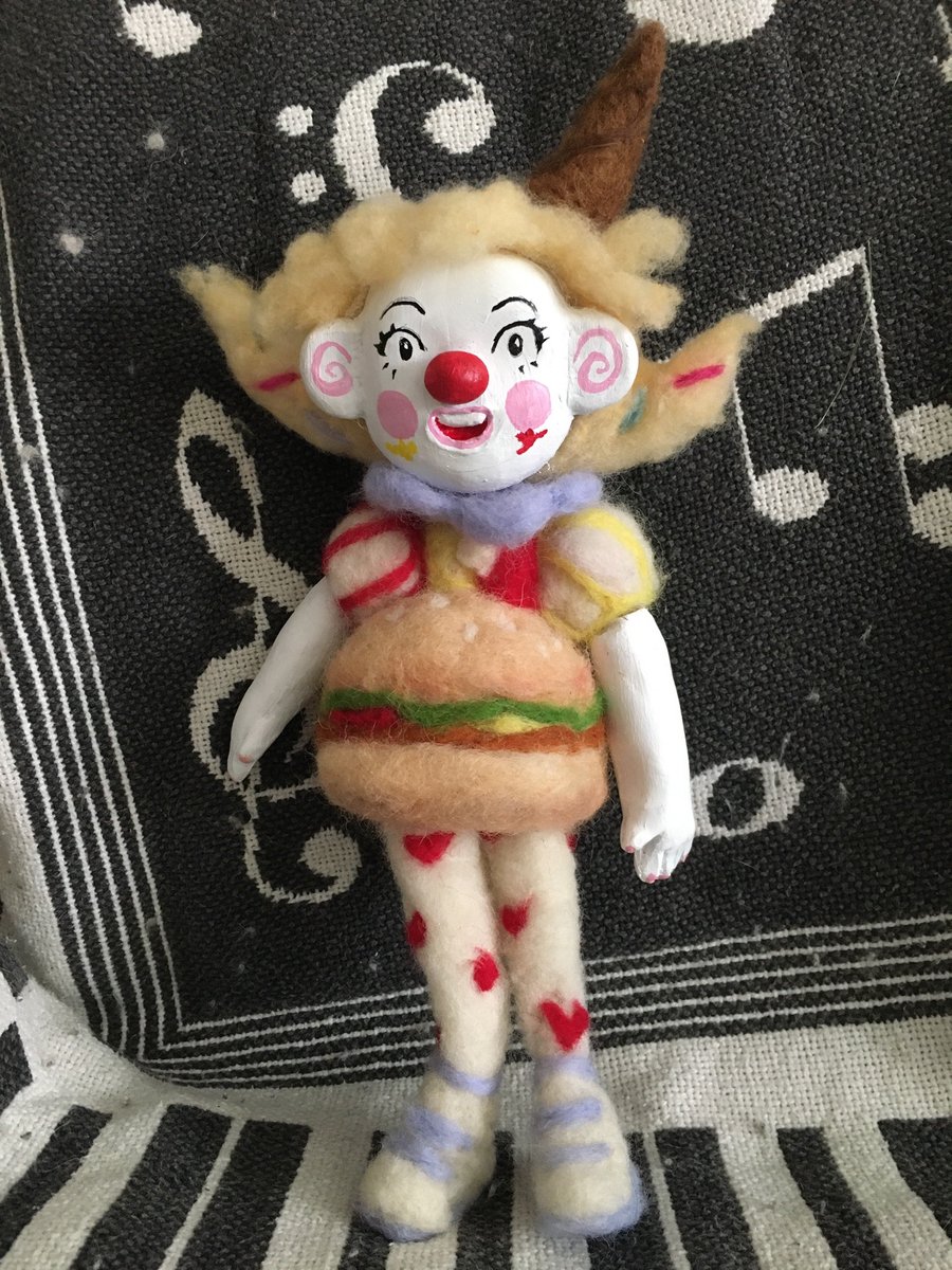 SketchBline's tweet photo. 🍔Clowning around with some fast food themes, designed by a bestie 🍔
#artdoll #ooakdoll #needlefelt #needlefelted #clowncore #clowndoll https://t.co/mI8NfyGJiE
