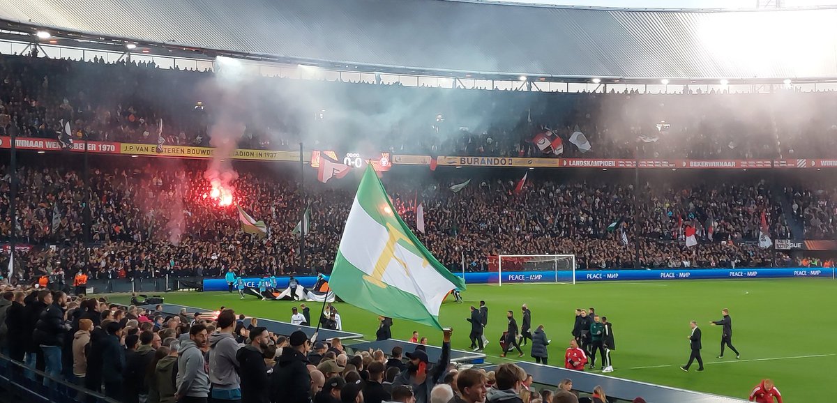 Plakplaat63's tweet photo. Als je niet kunt winnen, moet je zorgen dat je niet verliest.
#Feyenoord
#FEYFCM https://t.co/HNHTgokAUr