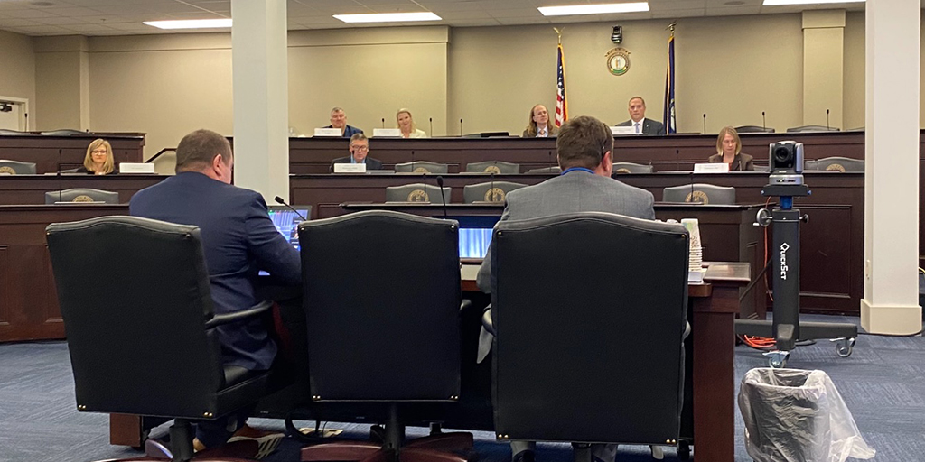 kentuckycourts's tweet photo. Executive Officer Chris Brown and Manager JR Hopson shared an update to the Kentucky’s Juvenile Justice Oversight Council on the statewide Family, Accountability, Intervention, and Response (FAIR) Teams.
#ProudOfOurPeople #KCOJ #KYAOC https://t.co/QWxwNwTruy