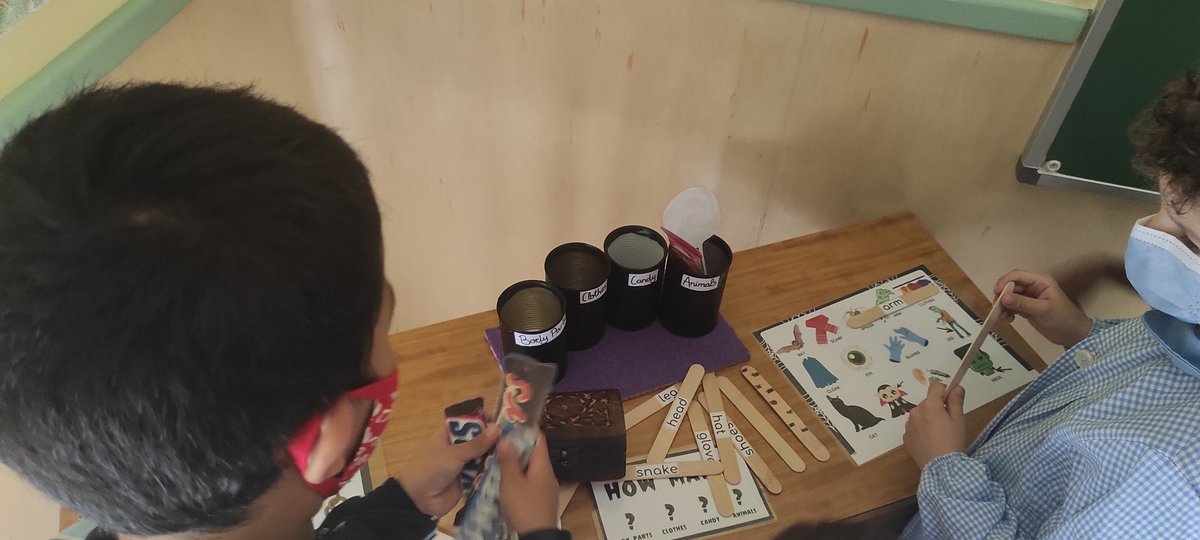 Terrifying experience at the Haunted House with <a href="/horadelcuento/">La Hora del Cuento</a> in 3rd&amp;4th grade. <a href="/BEDAspain/">BEDAspain</a> #English