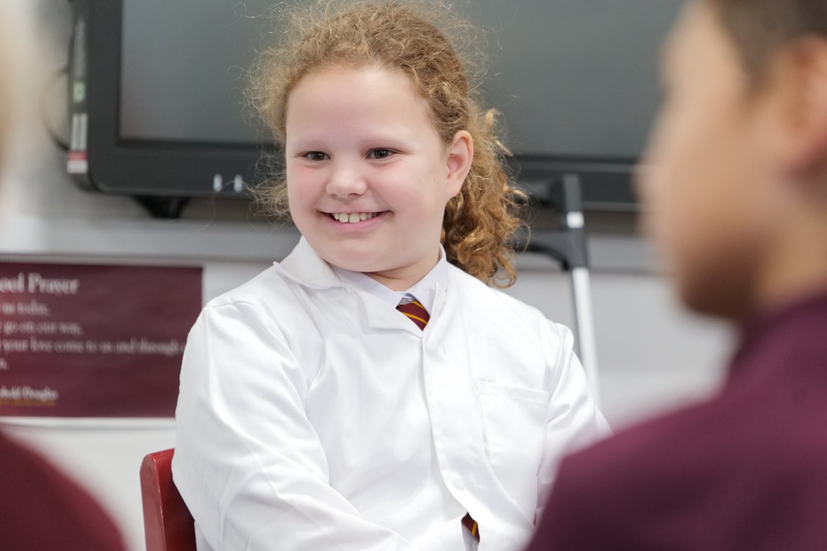 PDA_Y5's tweet photo. We have some top actors, actresses and detectives up in KS2. 

Year 5 &amp; 6 had a special visit from a local author today who, alongside these children, performed his new 'Whodunnit' crime mystery play! 

Amazing expression from the readers and a fantastic audience too! https://t.co/3RpMtoAsbX
