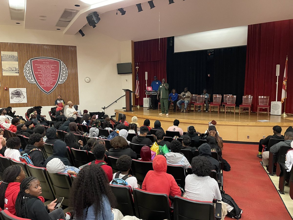 miamiedisonsr's tweet photo. Miami Edison Hosted The First Annual Career Symposium. Thank you to Miami Edison Alumni Association and Guest Speakers for an impactful event.
@MDCPSCentral @VernattaLee @bs_TayKen @StdtSvcsMDCPS @sandrahawk6858

#RedRaiders #LiveAtThe #WeAreEdison #CircleOfBrothers https://t.co/WROUsf36i8