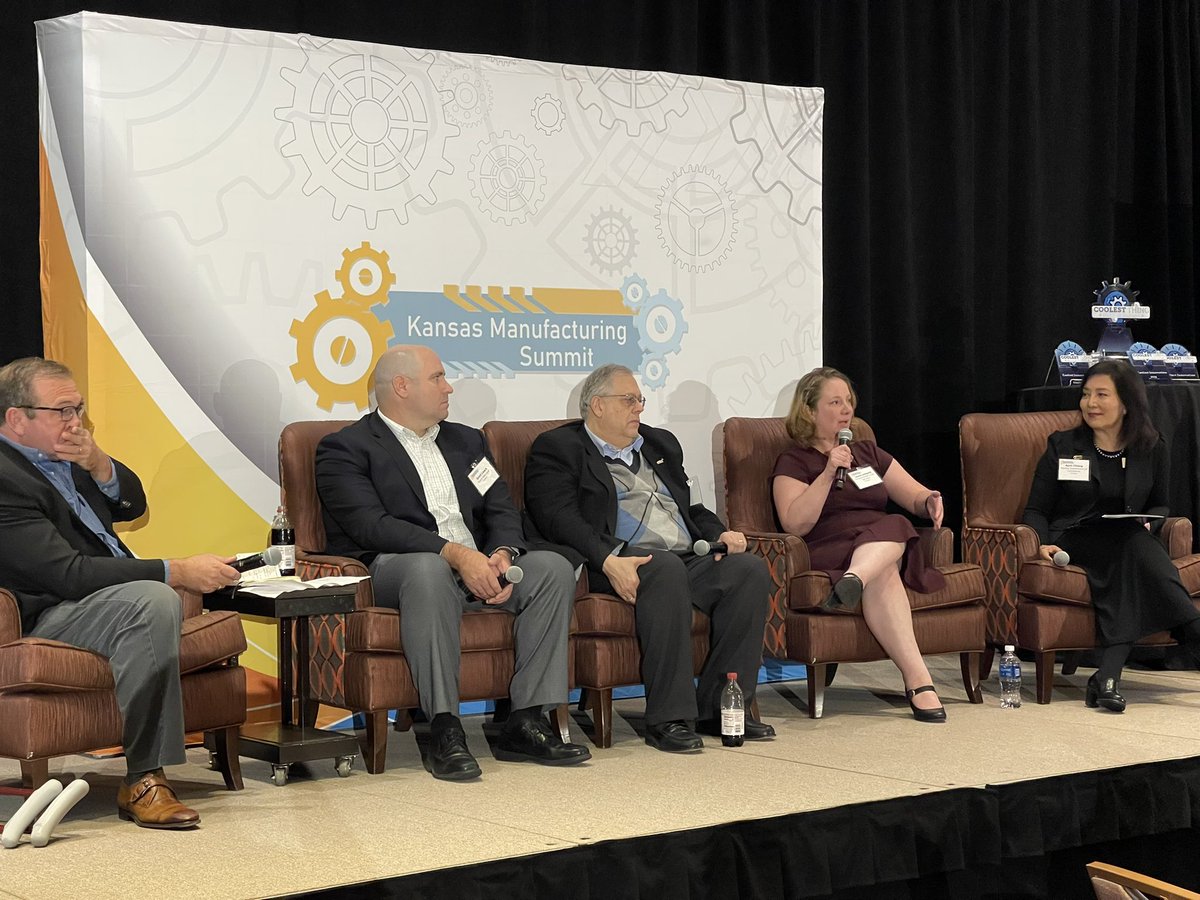 KansasChamber's tweet photo. It’s been a great afternoon at the Kansas Manufacturing Summit filled with powerful advice and inspiration from amazing speakers. #KSJobCreators #Manufacturing #KansasManufacturing #Networking https://t.co/uNIWLFNAOZ