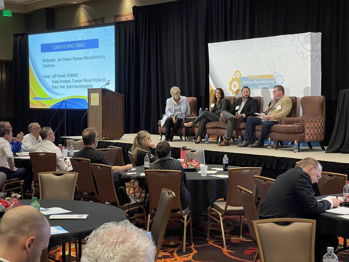 KansasChamber's tweet photo. It’s been a great afternoon at the Kansas Manufacturing Summit filled with powerful advice and inspiration from amazing speakers. #KSJobCreators #Manufacturing #KansasManufacturing #Networking https://t.co/uNIWLFNAOZ