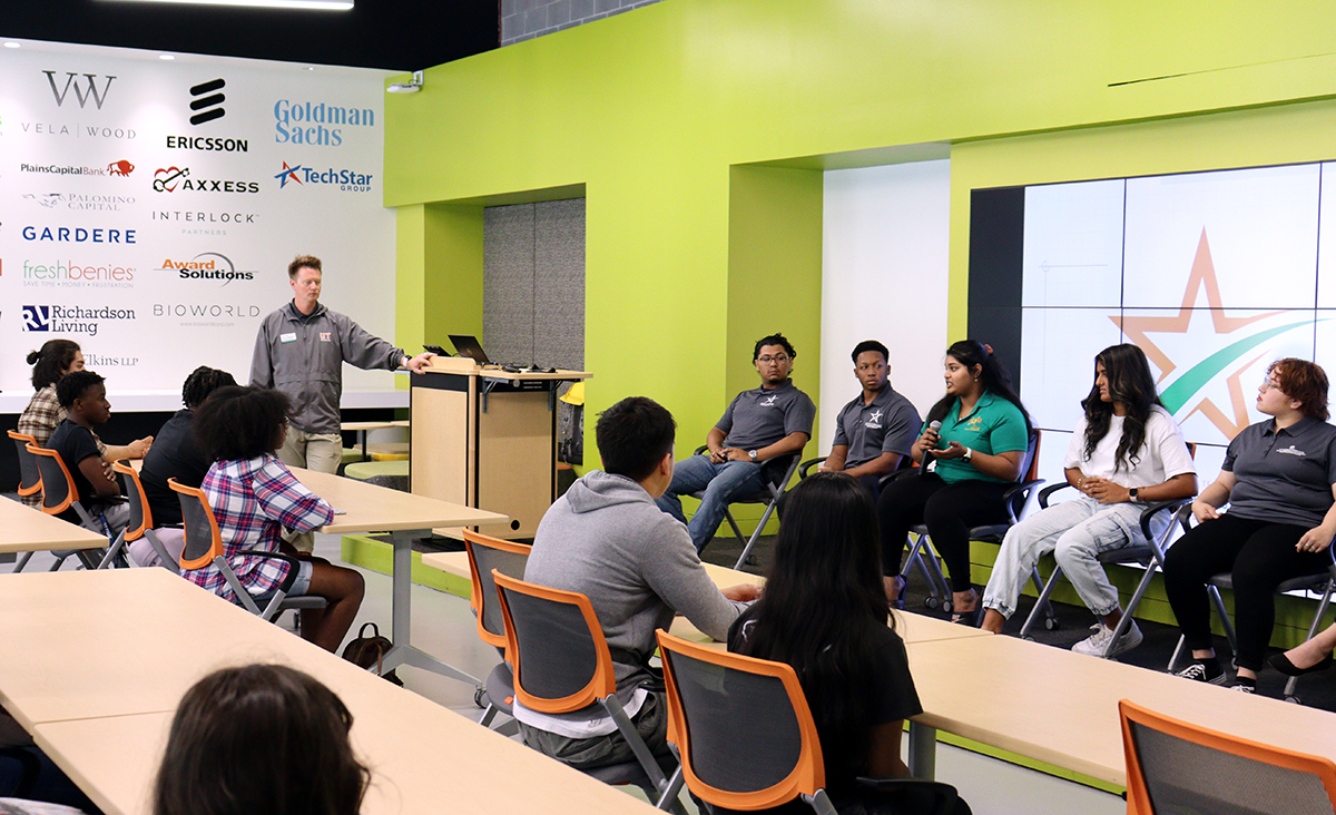 jindal_utdallas's tweet photo. Yesterday, the Jindal Young Scholars Program welcomed @SBMTownview seniors to campus to learn about the college application process and student life at @UT_Dallas. ☄️
Learn more about #JYSP: https://t.co/QHewXZ3OPR https://t.co/N2gF8kcJt1