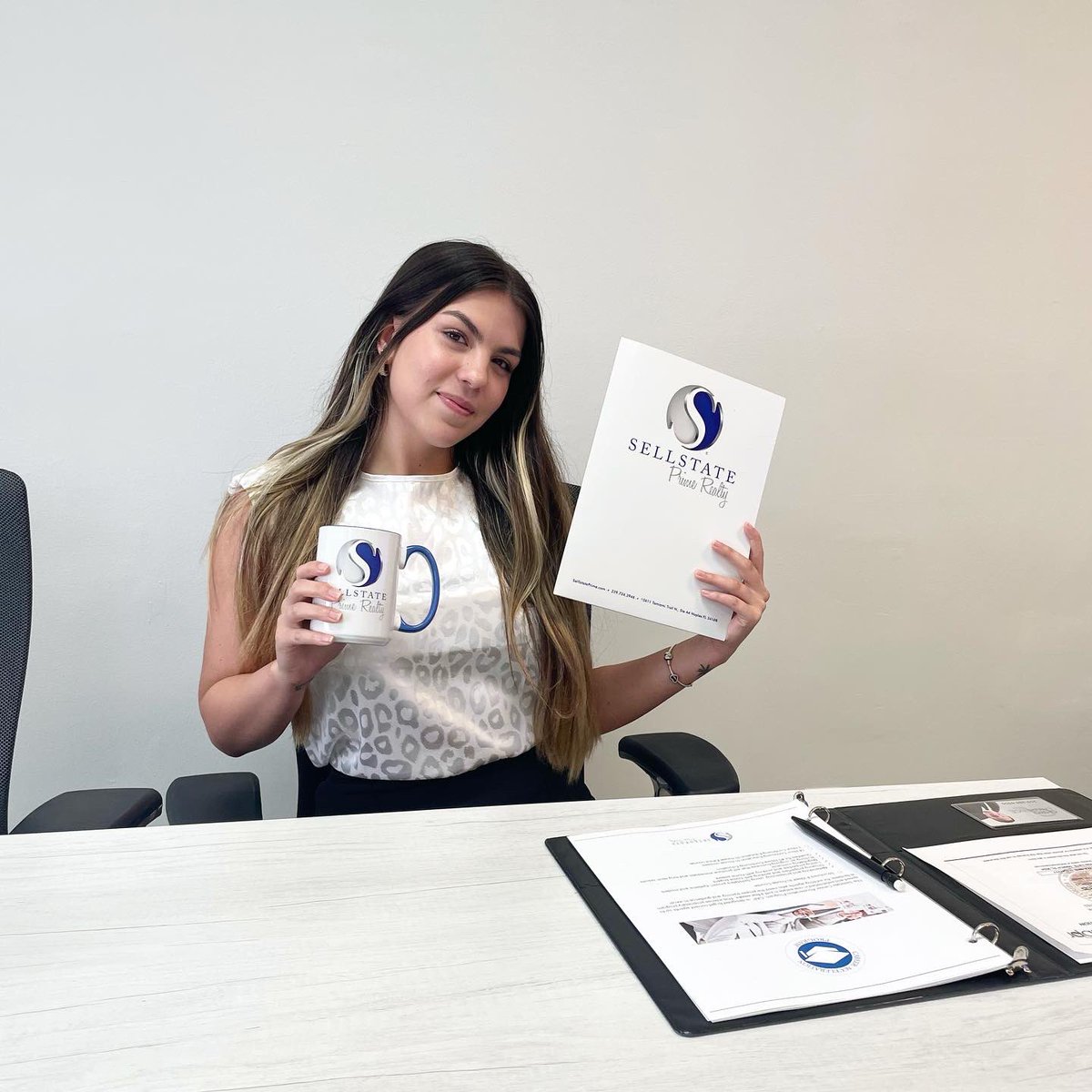 Super excited to announce 📢 that I have signed with <a href="/sellstateprime/">CHRIS LAWRENCE</a> realty!! If you know anyone that’s looking to buy or sell their home send them my way, I’d be more then happy to be their realtor. Choose me to guide you into your dream home 🏡 #realtorlife 🔵⚪️