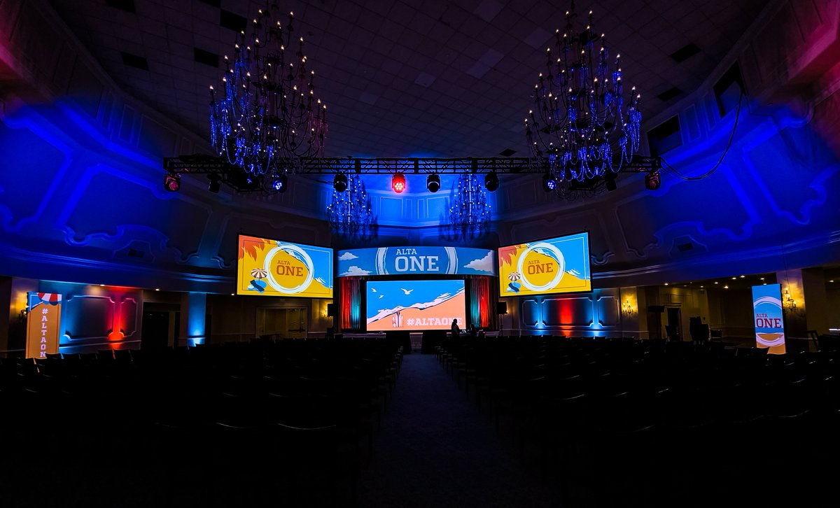LAILiveEvents's tweet photo. Even small spaces deserve LARGE #ideas and #creativecontent. Here’s a look at what we did with a #ballroom in #sandiego! #customscenic #graphicdesign #eventproducers #eventprofs #meetingprofs https://t.co/GfteLh6x0g