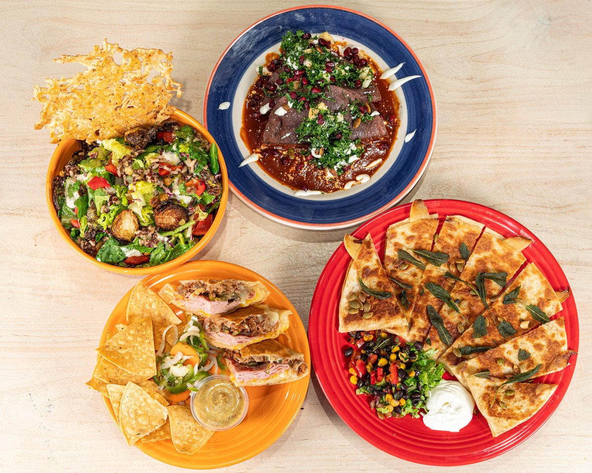 DosCoyotesBorderCafe tweet media