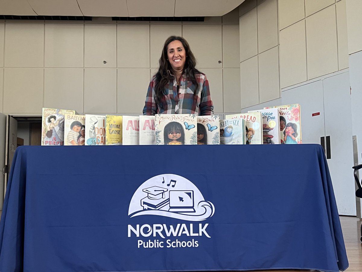 Thank you <a href="/NorwalkPS/">NorwalkPublicSchools</a> for hosting our 3rd graders at City Hall today. Our cubs enjoyed hearing from hispanic author and illustrator <a href="/juanamartinez/">Juana Martinez</a>! #hispanicheritagemonth