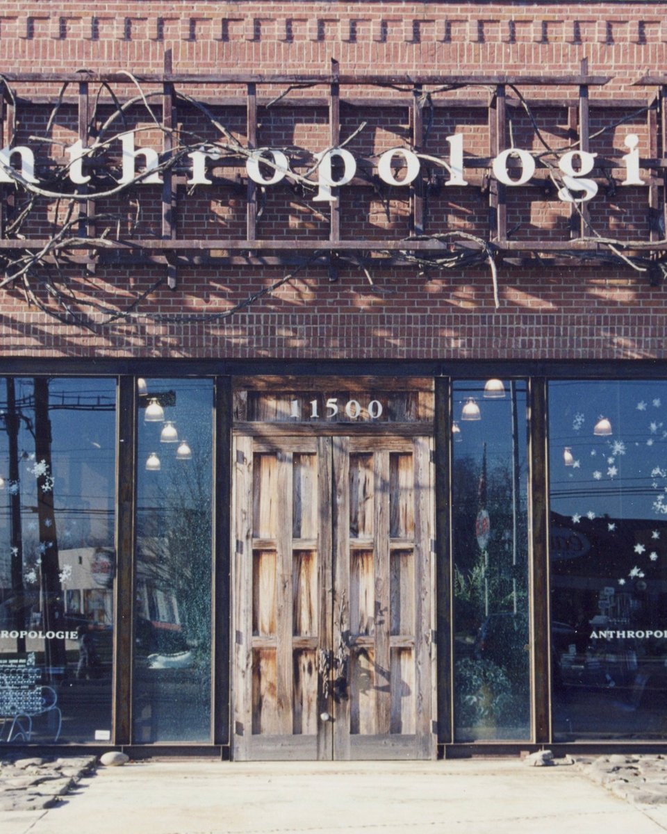Anthropologie's tweet photo. On this special #ThrowbackThursday, we're heading back to the years 1992 - 2002 – to showcase some of our favorite #AnthroWindows of the era. Follow along via our feed for more blasts from the past as we celebrate 30 Years Of Anthro! ✨ https://t.co/FjDn1oq7O6