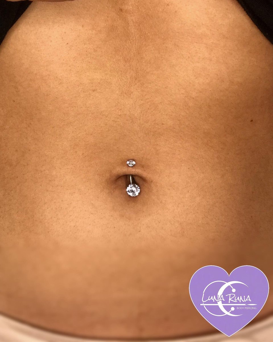 LunarunaE's tweet photo. #Felizjueves 💜 ¡Les dejamos este hermoso #navelpiercing con circonitas engarzadas🤍🥺
Realizado en : 📍@LunarunaE 

Piercer : @CindyParraInk https://t.co/nwjPrFUAQL