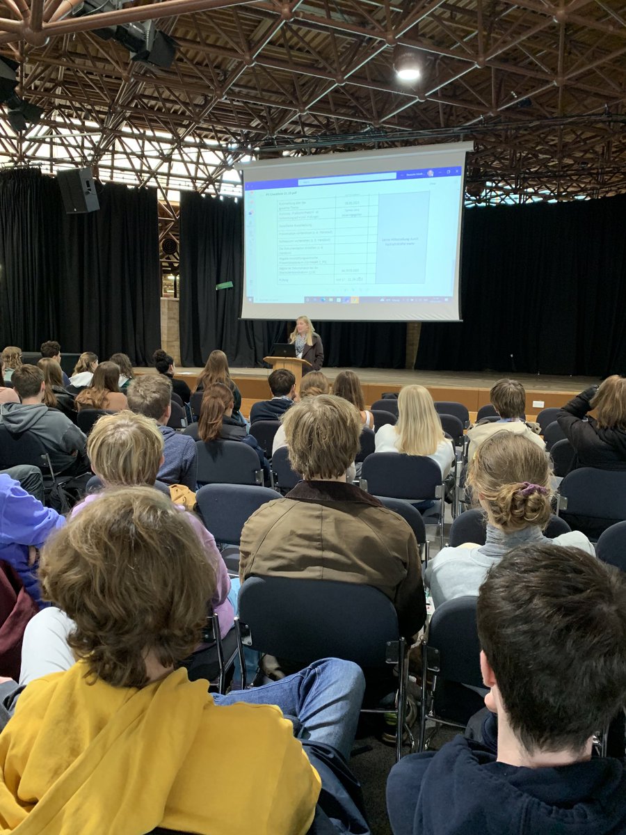 Prep talk for our upcoming group of graduates, taking the next steps on the way to the Abitur. #deutschesinternationalesabitur #deutscheauslandsschule #internationaleducation #onthewaytouniversity #careerchoices #deutscheschulelondon