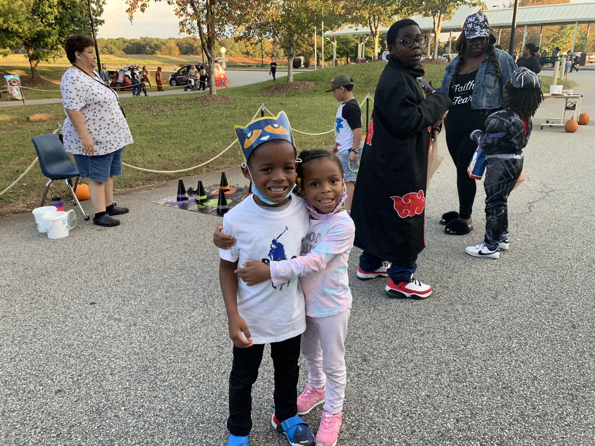 It’s wonderful to see our families out for our Annual Title 1 Trunk or Read Fall Festival!
