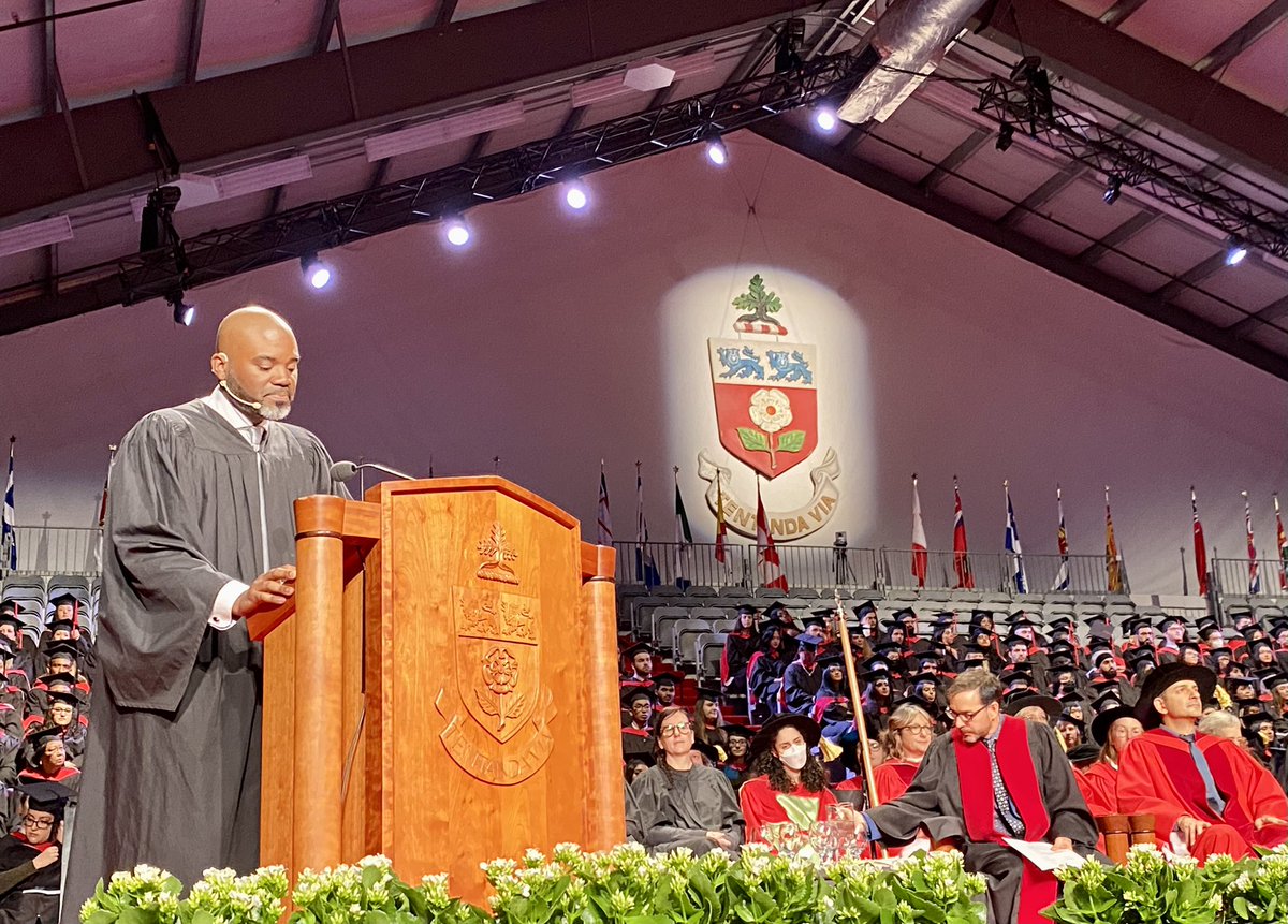 YorkULAPS's tweet photo. “Oh behalf of your alumni family, we are proud of you.”

@YorkUAlumni speaker Chinedu Ezemenari shares a heartfelt address to our new graduates ❤️ #YorkUConvo https://t.co/nlHB0Y6mWo