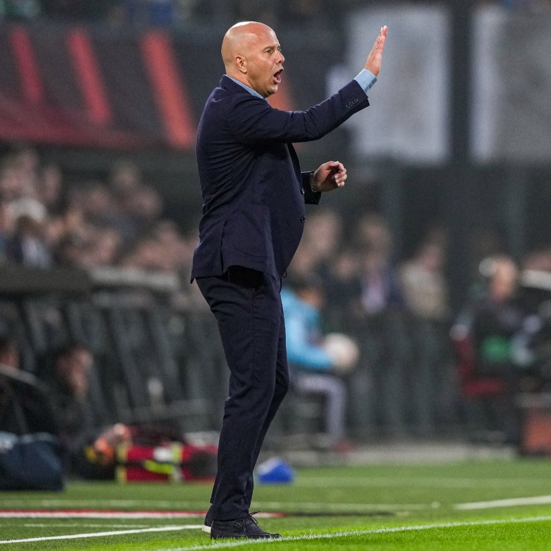 Feyenoord's tweet photo. ‘𝘝𝘰𝘳𝘪𝘨𝘦 𝘸𝘦𝘦𝘬 𝘵𝘦 𝘷𝘦𝘦𝘭 𝘨𝘦𝘬𝘳𝘦𝘨𝘦𝘯 𝘦𝘯 𝘷𝘢𝘯𝘥𝘢𝘢𝘨 𝘵𝘦 𝘸𝘦𝘪𝘯𝘪𝘨’

🔎 De analyse van 𝐀𝐫𝐧𝐞 𝐒𝐥𝐨𝐭:

#feymid • #UEL
