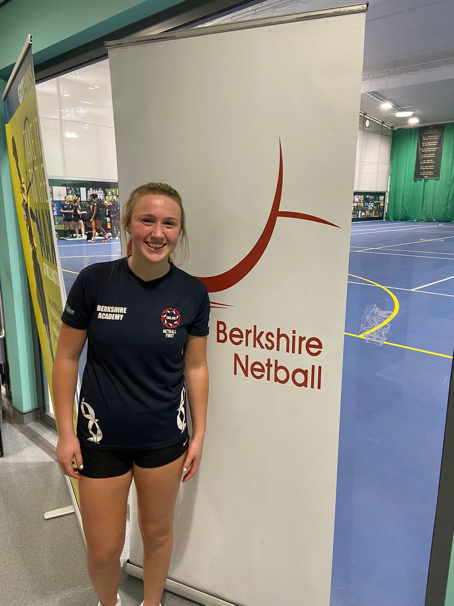 Well done to Annabel for working hard tonight at U15 PDP - we worked on pre-move and through court.... one to watch ⭐️🎇🤾
