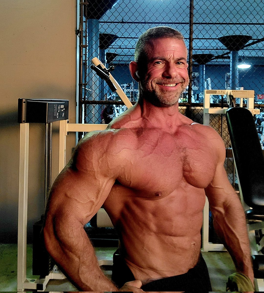 👷‍♂️🏳️‍🌈 on Twitter: "RT @dougiemuscle: