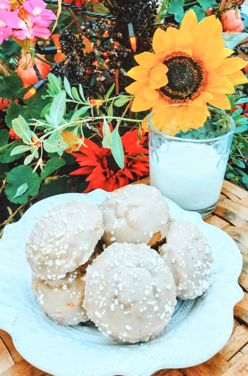 TonisOwnCookies's tweet photo. Our new 🍁FALLTASTIC🍁 cookies have dropped. Ginger Drop to be precise! A little ginger and spice and everything nice.
https://t.co/Yyye3ETmKD 
#cookies #homemade #bakery #bakedgoods #Foodie #dessert #foodphotography https://t.co/ZBCfSDHFbn