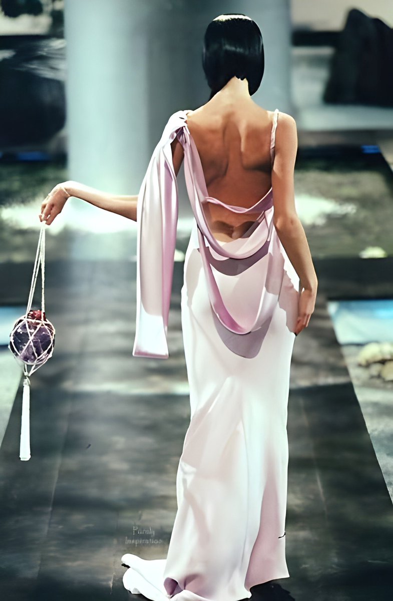 girIvenus's tweet photo. givenchy (1998) haute couture by alexander mcqueen https://t.co/1VJ4J7mY8k
