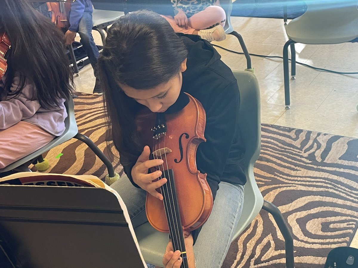 Music is so relaxing! Thanks Ms. McCormick. #Music #TheArts #Strings  #Violins