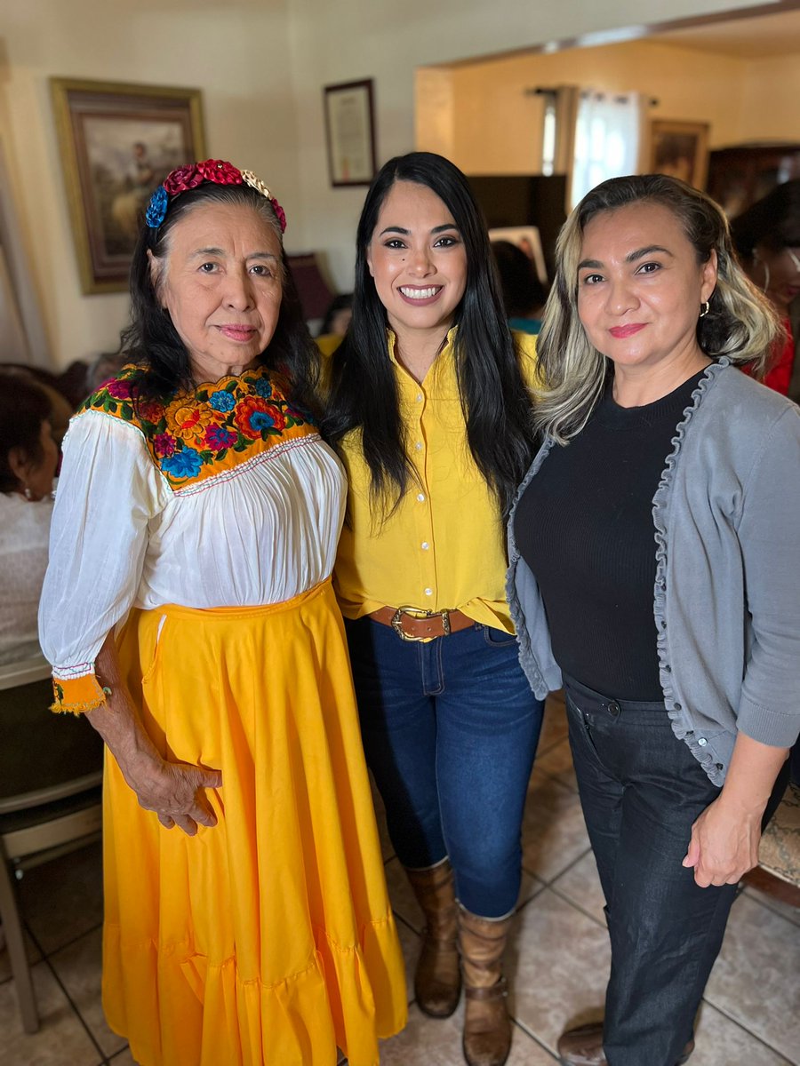 MayraFlores4TX's tweet photo. In the old days representatives would meet neighborhood leaders at thier homes. An opportunity for the local community to come together &amp; discuss the issues that mattered to them while also creating memories. 

Thank you to Gloria Moreno and her family. 
#Dios #Familia #Patria https://t.co/h2Yf83irFK