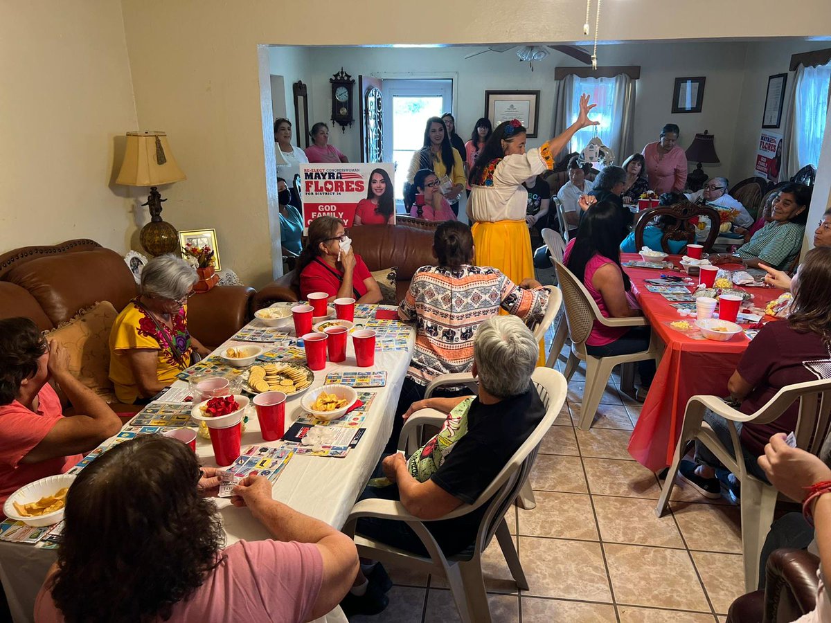 MayraFlores4TX's tweet photo. In the old days representatives would meet neighborhood leaders at thier homes. An opportunity for the local community to come together &amp; discuss the issues that mattered to them while also creating memories. 

Thank you to Gloria Moreno and her family. 
#Dios #Familia #Patria https://t.co/h2Yf83irFK