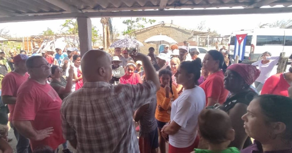 GHNordelo5's tweet photo. A Punta de Cartas, en San Juan y Martínez, llevamos donaciones que fueron entregadas en la sede nacional de los #CDRCuba por cederistas e instituciones. #Cuba #FuerzaPinar #SoyCederista #SomosDelBarrio https://t.co/QfQPEyCT34