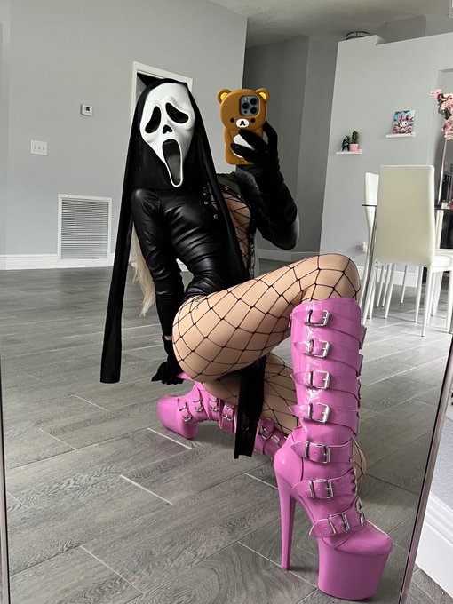 Wanna play psycho killer? https://t.co/n7GgFE3aA4