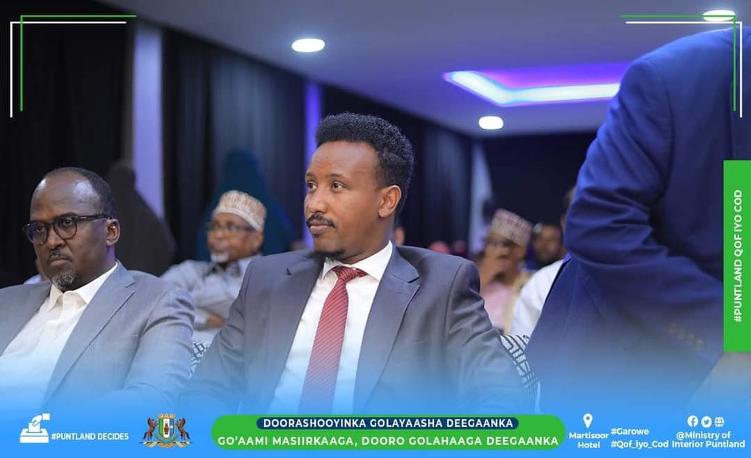 MOIFAD's tweet photo. Wasiirka Wasaaradda Arrimaha Gudaha, Federaalka iyo Dimuqraadiyeynta Dawladda Puntland Mudane @FarahJuxa ayaa magaalada #Garowe ka daahfurey kulan ku saabsan dardargelinta hannaanka Doorashooyinka Goleyaasha Deegaanka Degmooyinka #Puntland.
➡️https://t.co/KUjtRaj9LW https://t.co/IOYB4UcqUV
