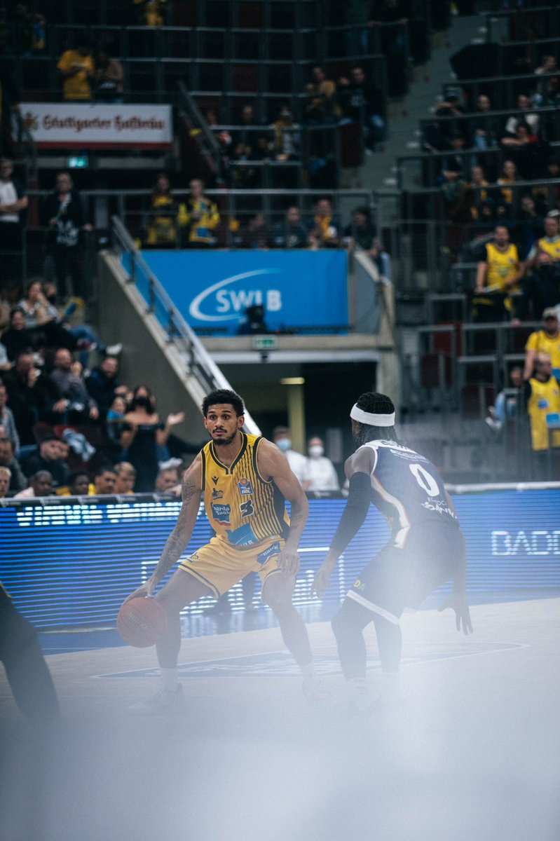 bb_inmyview's tweet photo. @MHP_RIESEN vs. @HRO_Seawolves https://t.co/j2hvDIWnYL