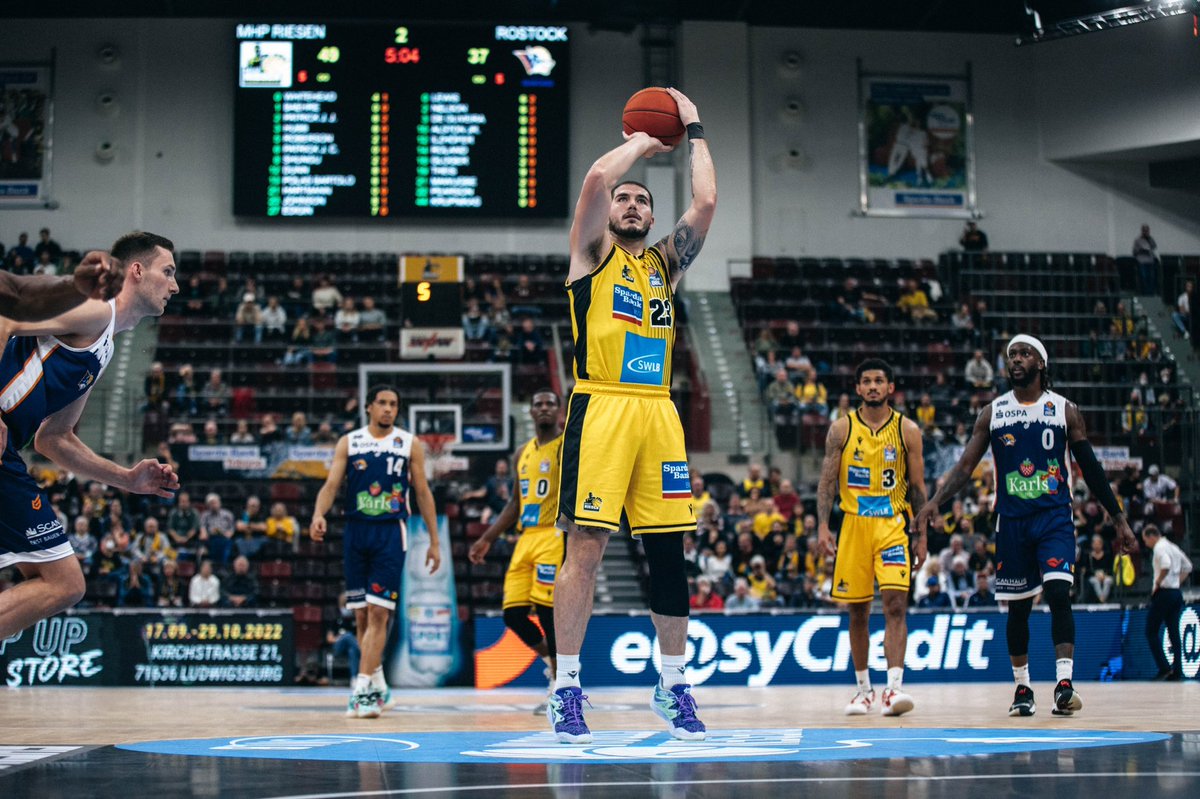 bb_inmyview's tweet photo. @MHP_RIESEN vs. @HRO_Seawolves https://t.co/j2hvDIWnYL