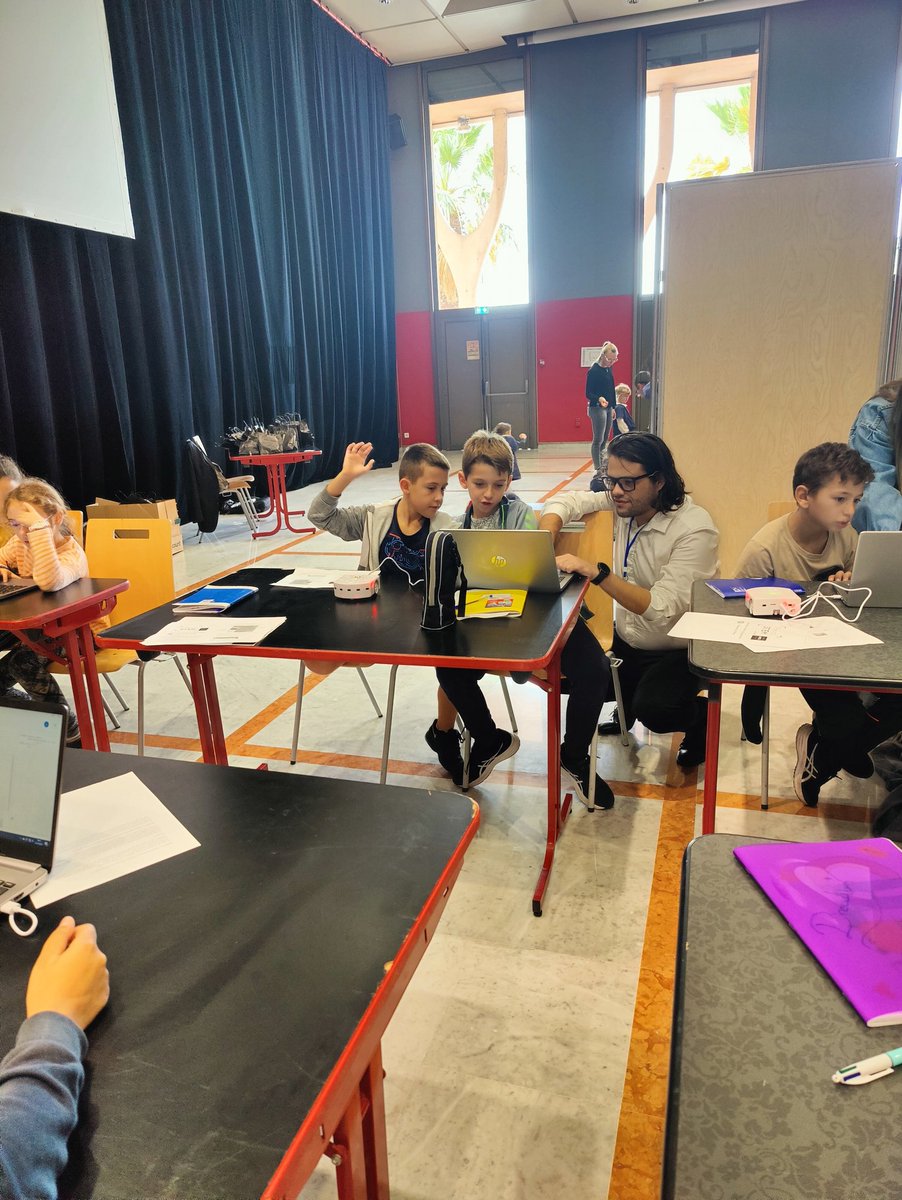Monsieur_ABL's tweet photo. Fin de la 3eme journée et clôture de la #FrenchSTEM avec l'accueil d'une cinquantaine d'élèves de CM2 pour les initier aux STEM. #AStepInSTEM @upstifr
"Le rêve est la meilleure chose qui soit au monde car c'est grâce à lui que nous avançons dans le réel." G.Apollinaire https://t.co/GMX29LI8Oe