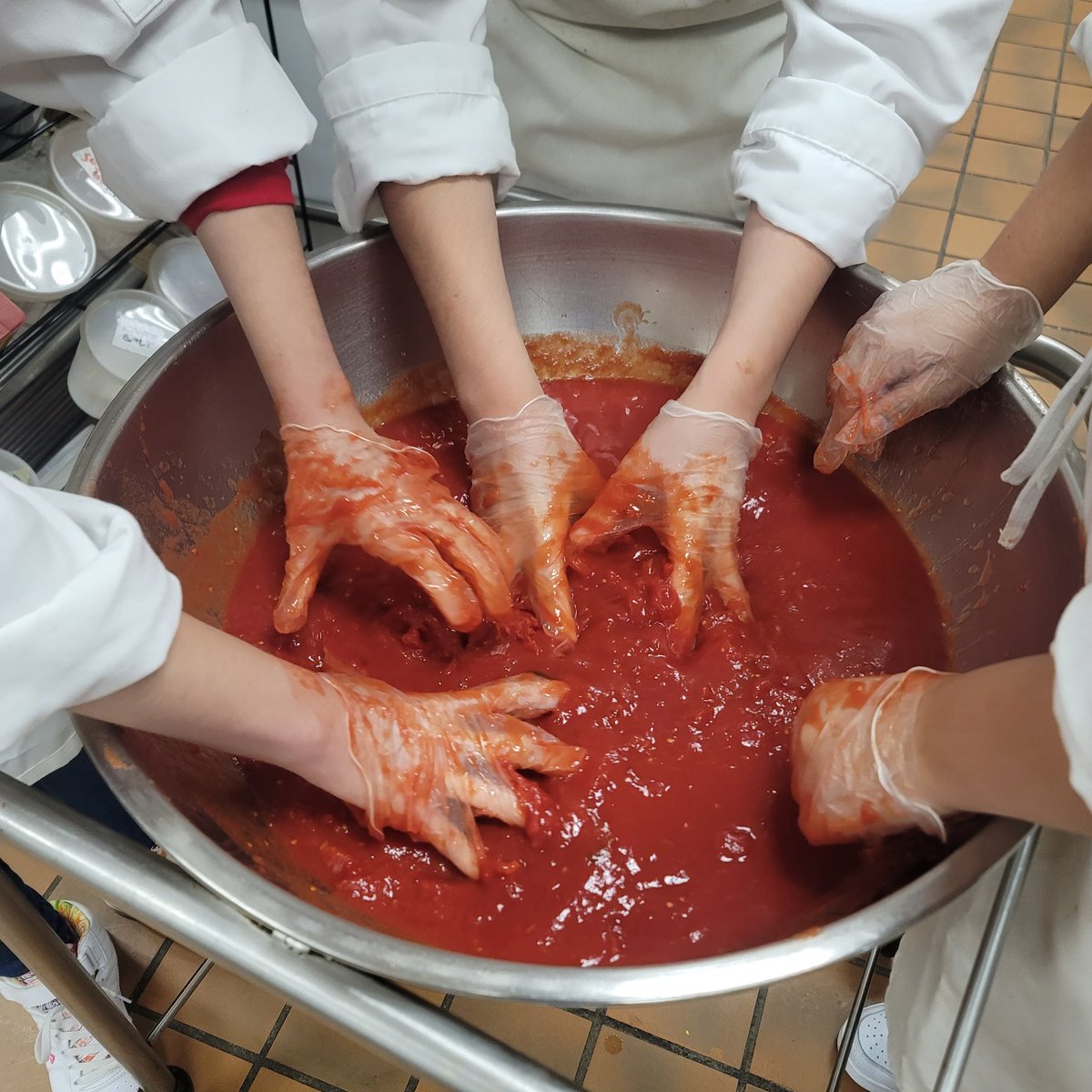 Heirloom__Eats's tweet photo. In preparation for the Autism Walk on campus tomorrow, my students were hard at work making pizza bagels- which included homemade sauce! These girls had the best time crushing whole peeled tomatoes by hand, just like they do in Italy! #proudteacher #chefsofthefuture https://t.co/XxcP72lRen