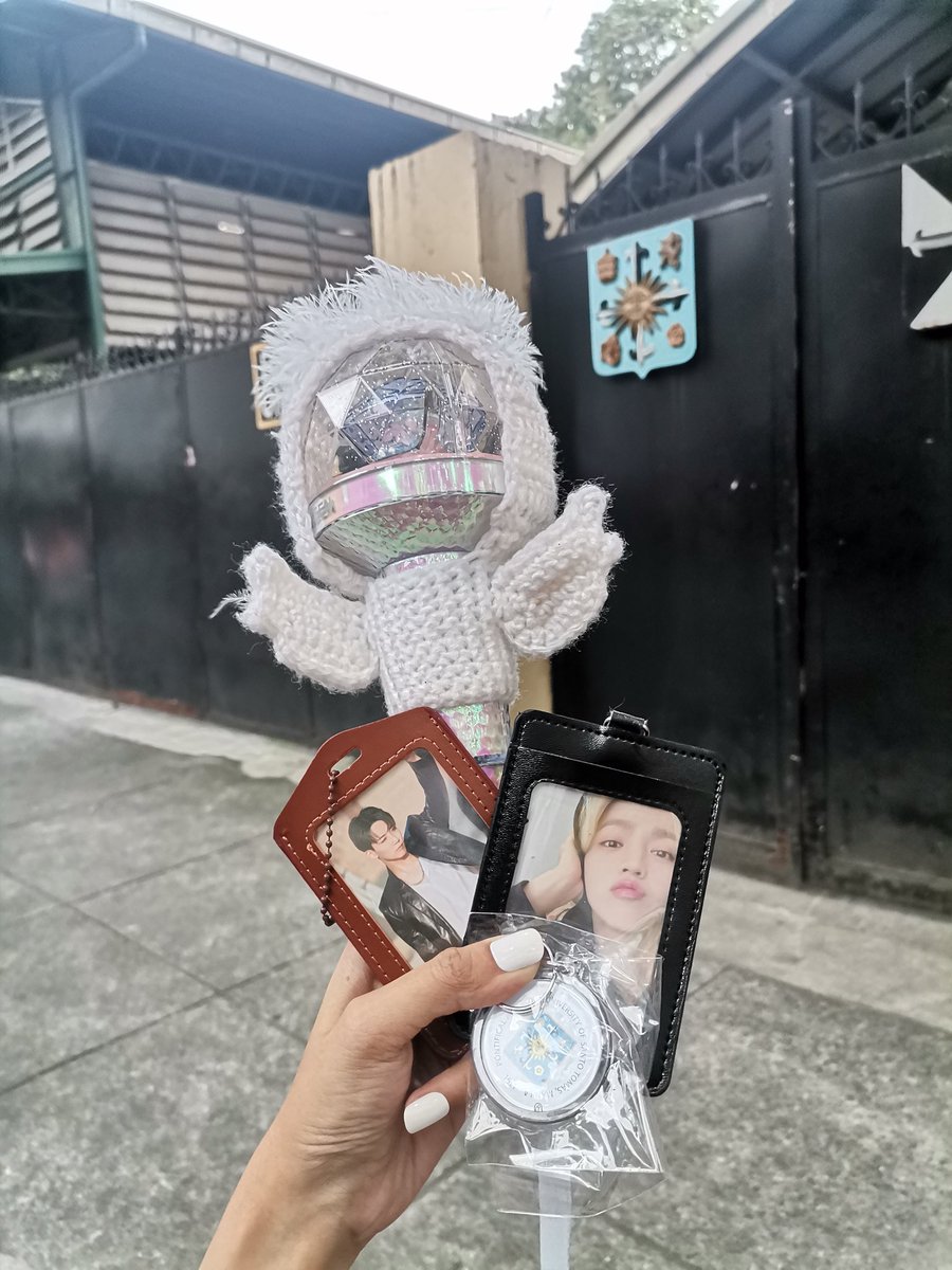 fionypotato's tweet photo. Thank you so much @ApelovesArt! 💙💗💙
So happy that I ordered this 🥰

#BeTSinMANILA #BETHESUNinMNL #BeTheSunManila https://t.co/p2WBxBZNpj