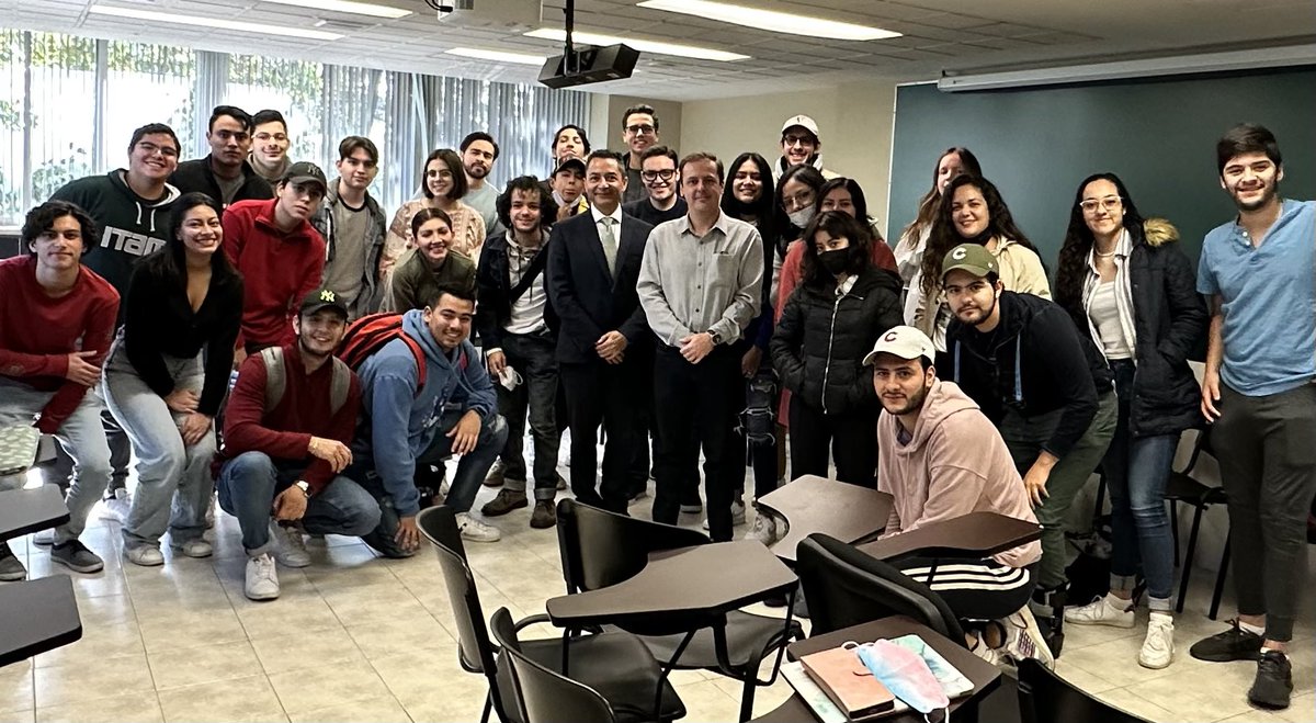 jfcalderon's tweet photo. Agradecemos a Ivan Zavala @ivanz del @lania_mx su participación en nuestro ciclo con expertos en TI en la clase de Aplicación de Tecnologías de Información en los Negocios en el @ITAM_mx @IngenieriaITAM https://t.co/cp2AfJKD3D