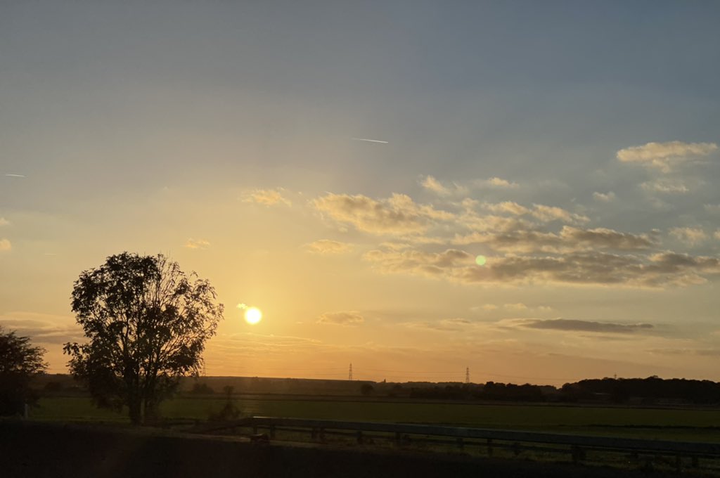 In_to_recovery's tweet photo. Driving down to #Wolverhampton tonight to meet with @sommerstringer1 and @ChangingLives__ colleagues tomorrow. A beautiful view, good for the soul and a reminder of this expansive world. #EveningMeditation #TimeToProcess https://t.co/BwHpglwpuF