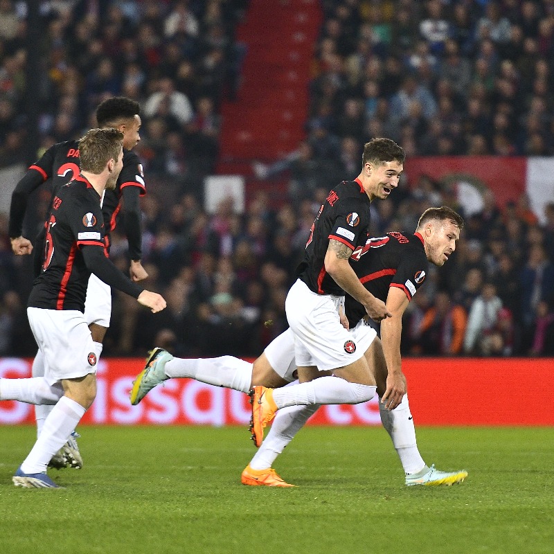 fcmidtjylland's tweet photo. Med et brag af et langskud skød Emiliano Martínez os i front mod Feyenoord 💥
Reaktioner fra vores arbejdsomme midtbanemand her 👇
#FEYFCM