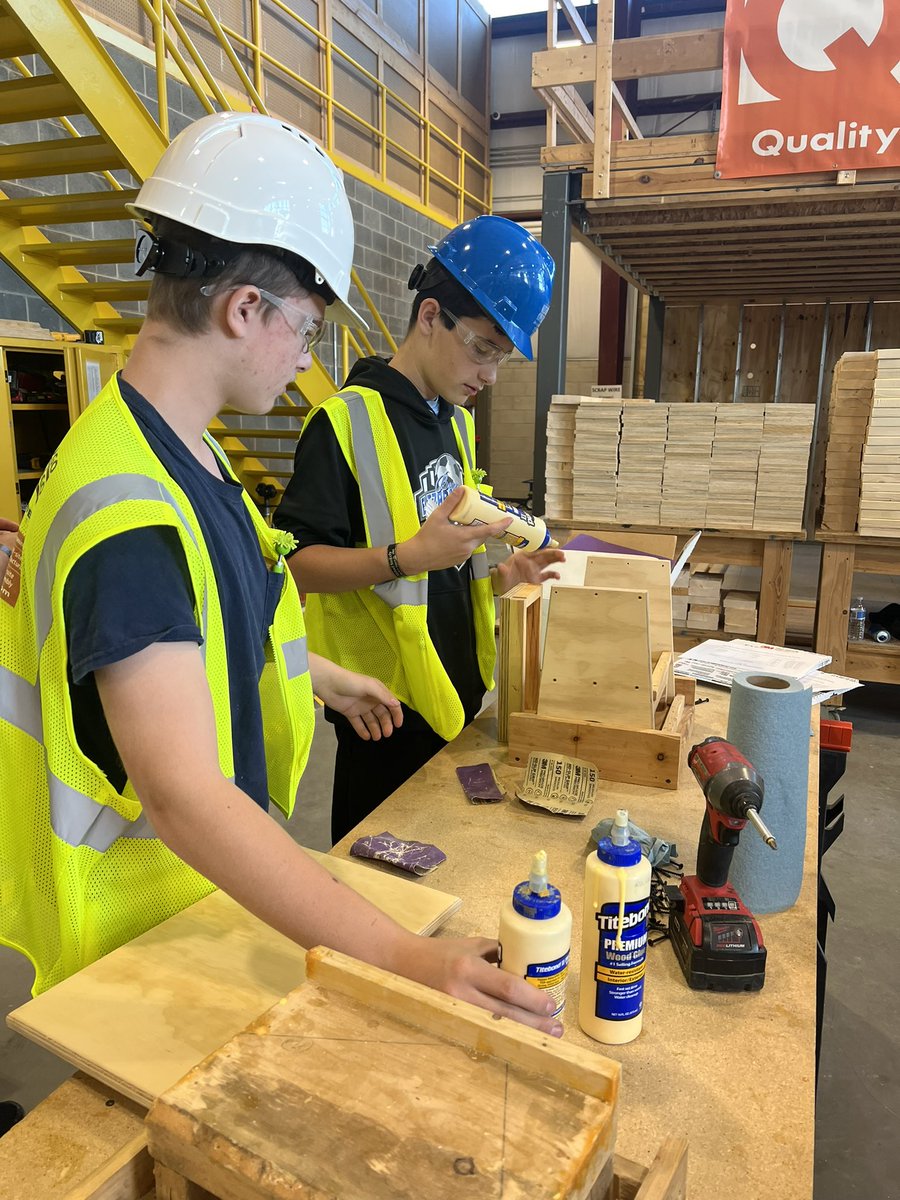 counselChandra's tweet photo. @ABCKeystone Thank you for an awesome event this week! Our @EtownAreaMS students loved Construction Wars! https://t.co/vN18CwtYRJ