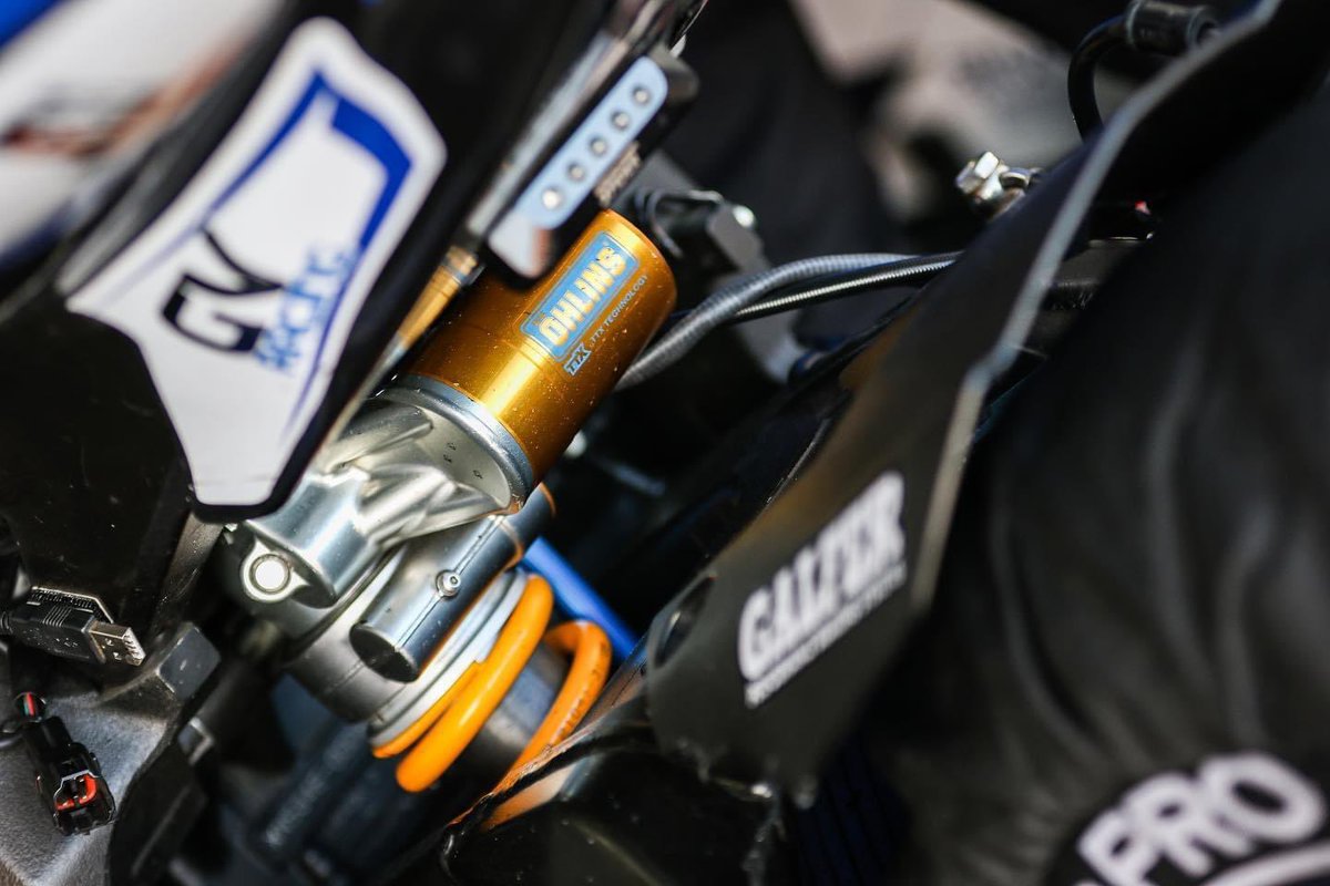 Hasta el más mínimo detalle ✍️cuidamos en nuestras motos y las suspensiones de <a href="/andreanimhs/">AndreaniMHS</a> son imprescindibles para una mejor puesta a punto y seguridad. Horquillas y amortiguador @ohlinsracingmotorcycle 👌🏼
.
#ohlins #ohlinsracing #ohlinsttx #andreanimhs #racing