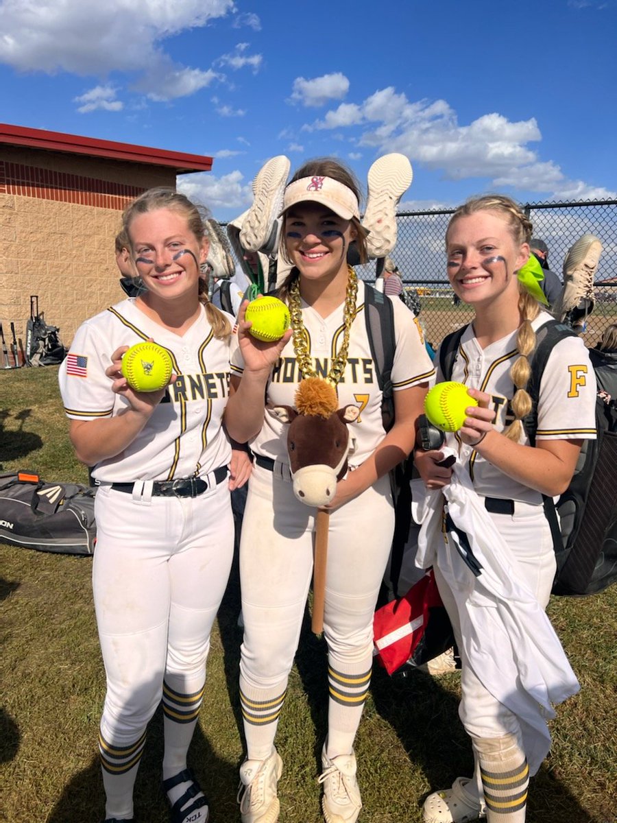 These three went yard today as Fulton wins over Palmyra 13-2 in the District Semifinal game at Orchard Farms. 

Samantha Hedgpath
Madi Bright
Jayna Hedgpath

On to the district championship game this Saturday at 11a back at Orchard Farms.