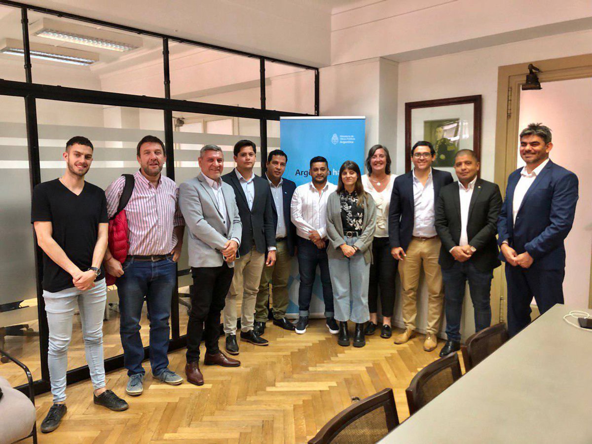 solisg79's tweet photo. Junto a intendentes del NOA nos reunimos con Cecilia Larivera Subsec de Planificación y Coordinación Territorial de la obra pública. Hablamos sobre el avance de la Av Illia y la presentación del proyecto de la calle Rovaletti para darle continuidad al corredor. https://t.co/YSjtVY2lex