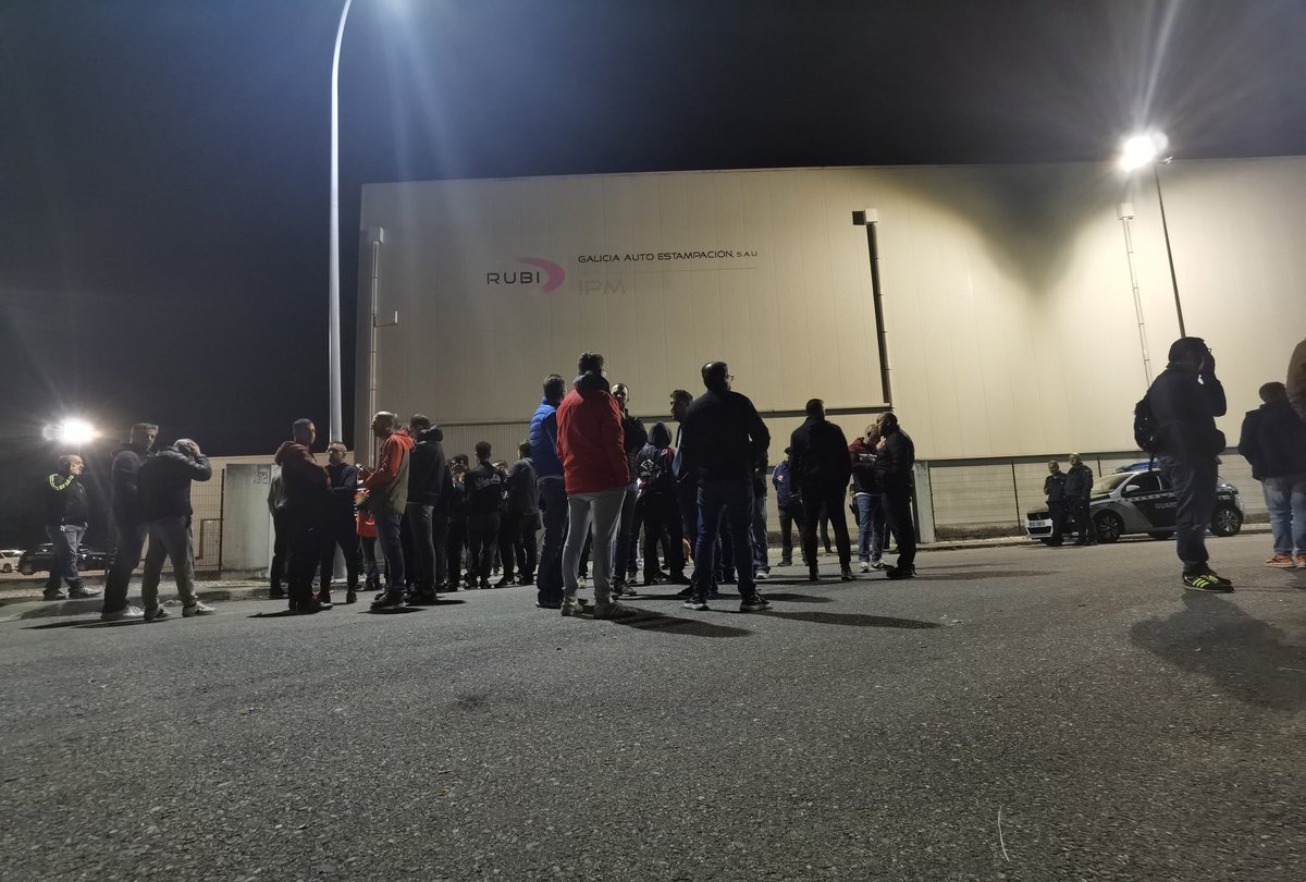 CiGindustria's tweet photo. Continua a #Folgaindefinida do #metal de #ourense
#Patronal #CEO #galiza #cig #folga #siderometal #ipcreal #porunconvenioxusto #porunconveniodigno #folgadometal #Gaesa #ribadavia https://t.co/5WZlvzktFm
