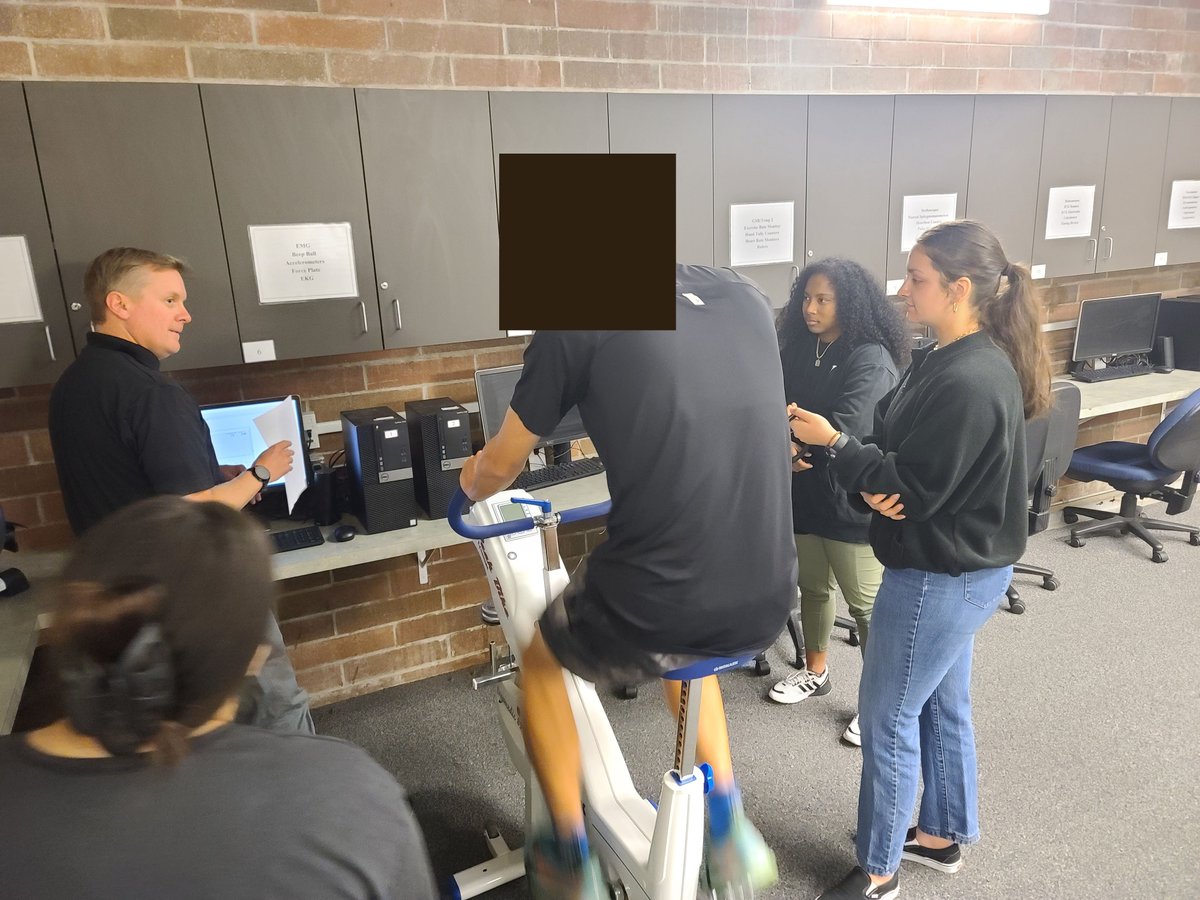 plu_kinesiology's tweet photo. Under the supervision of Dr. Del Pozzi & Dr. Katica, undergraduate KINS students are assisting in research to determine if an upper limb amputation has an effect on lower body power output. Nice work #TEAMKINS https://t.co/J9eWRRtJxC