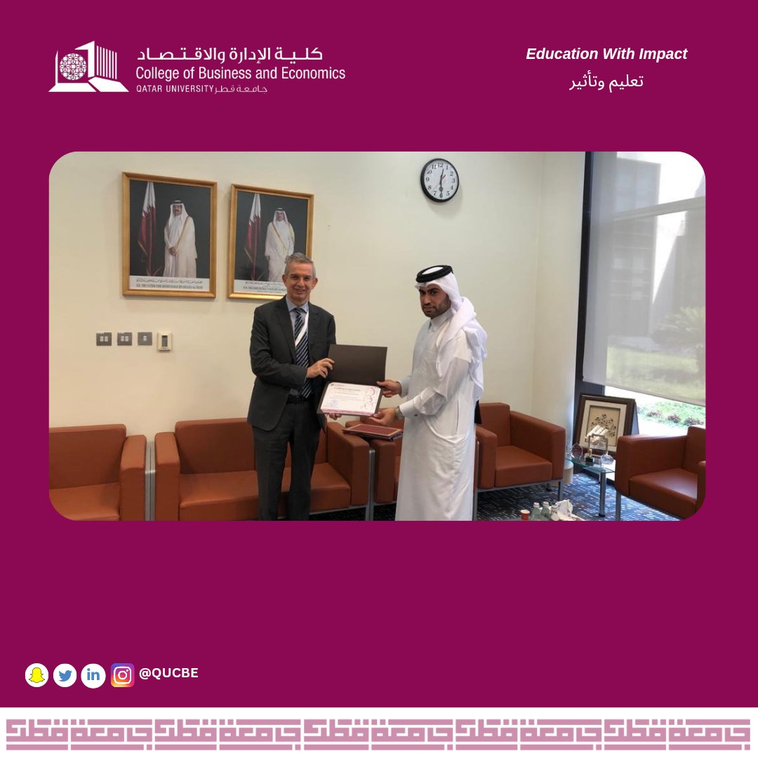 QUCBE's tweet image. تمت دعوة  السيد أحمد العمادي، رئيس قسم الدراسات الاقتصادية بمصرف قطر المركزي للتحدث مع الطلاب حول الجانب الفني المتعلق بحساب مؤشرات الاقتصاد الاقتصادي الكلي في دولة قطر ، وخاصة الناتج المحلي الإجمالي والتضخم. كانت فرصة جيدة للطلاب لربط المفاهيم التي يتعلمونها  بالعالم الحقيقي.