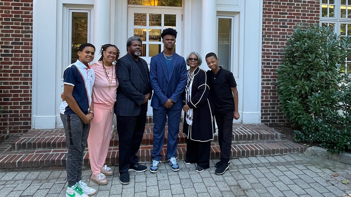 Reverend Dr. Calvin R. Butts, III was honored as this year's recipient of Riverdale's Jolli Humanitarian Award. He urged students, "Always do your best to improve someone else’s life and you will see improvement in your own." Read more tinyurl.com/rcsjolliaward