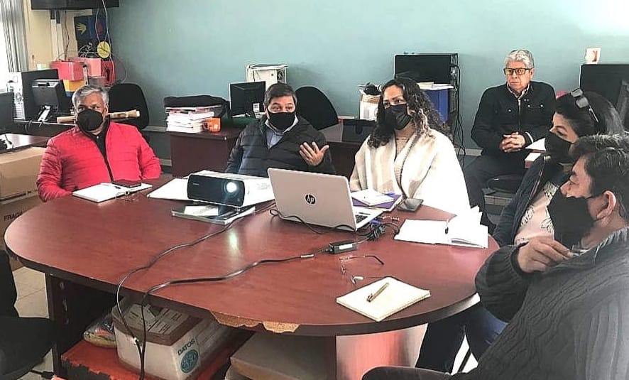 BasicaSEPH's tweet photo. Oscar Monter Fuentes, titular de la Dirección de Investigación Educativa, se reúne con académicos del área para trabajar en acciones permitan atender las estrategias educativas que impulsa el gobernador @juliomenchaca_ y @natycastrejonv  #SEPH #SEB #DGDC #DIE https://t.co/ssLiDSAIVE