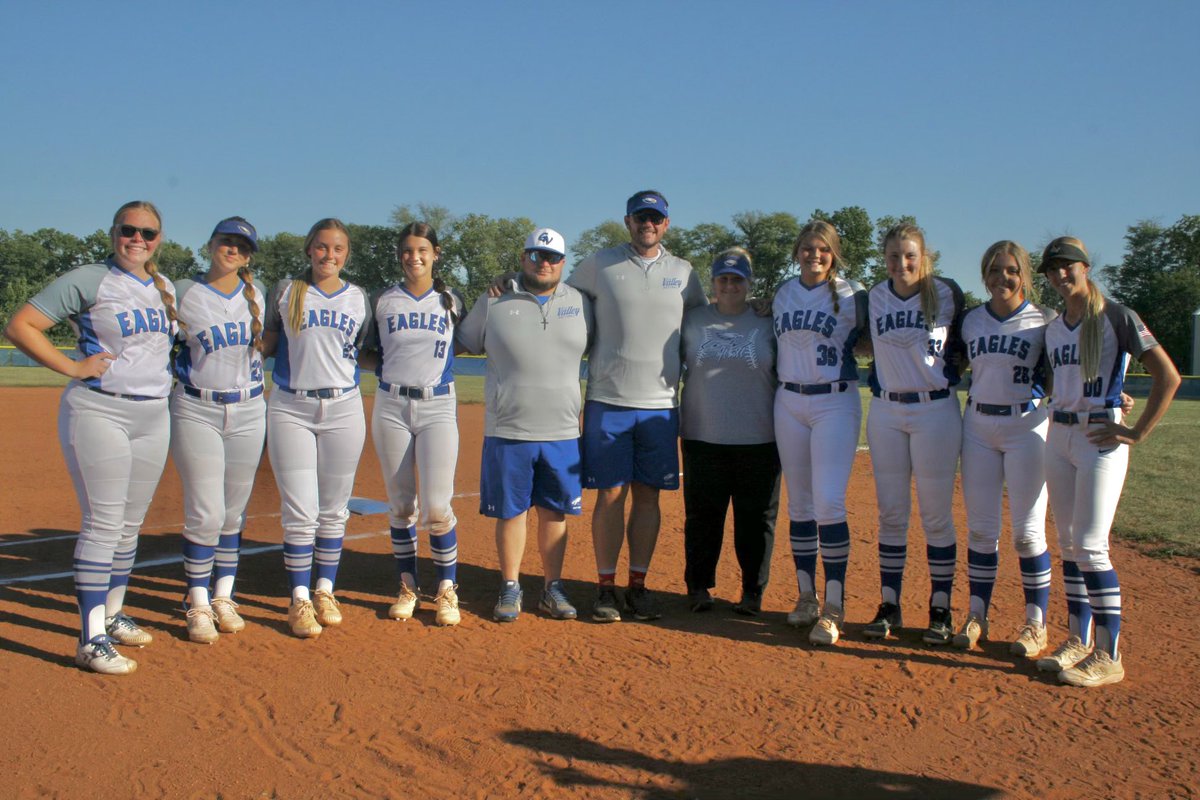 The Eagles fall to Rock Bridge 8-1 ending the season at 24-8! What a great ride it has been. So proud of this group of young ladies and these these seniors for everything! The mean so much to our program and we were blessed to enjoy this ride with them!